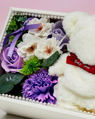 Royalfashion Flowerbox Flori într-o cutie cu un ursuleț de pluș