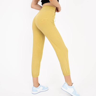Pantaloni de damă din țesătură galbeni cu petice - Îmbrăcăminte