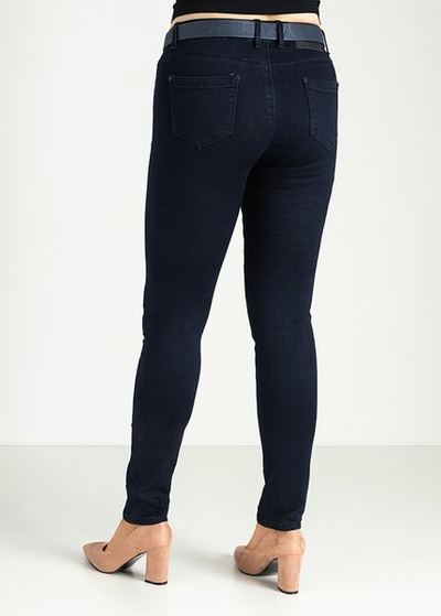 Pantaloni din denim de culoare albastru marin, cu o centură - Îmbrăcăminte