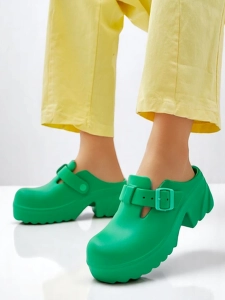 verde închis