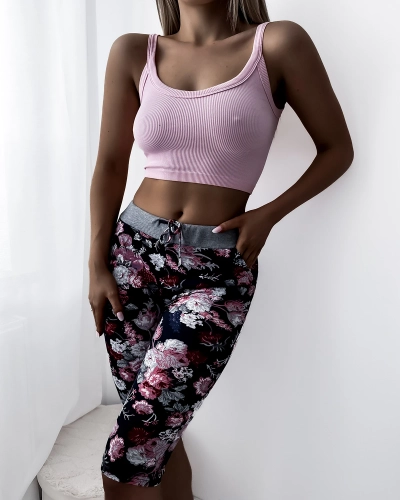 Pantaloni scurți de damă maro 3/4 cu model floral - Îmbrăcăminte