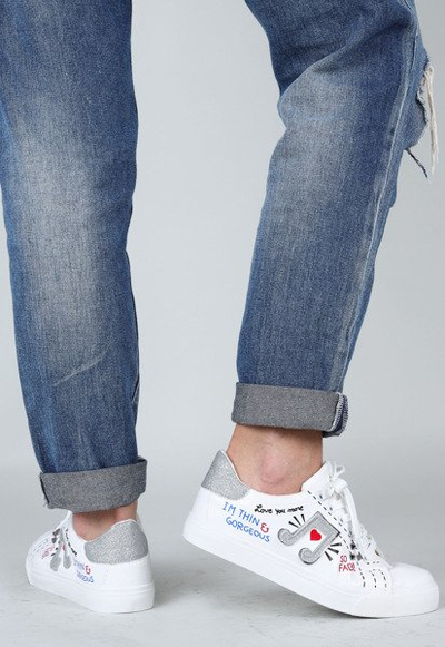 Biało-srebrne tenisówki z printem Sunny- Obuwie