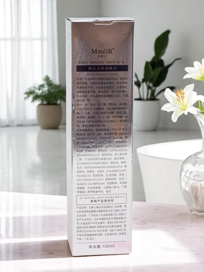Toner facial iluminator care reduce decolorările