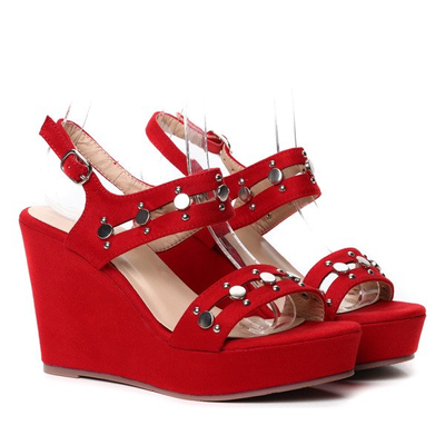 Czerwone sandały na koturnie - Obuwie