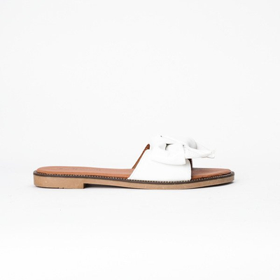 Białe klapki z kokardą Albani - Obuwie