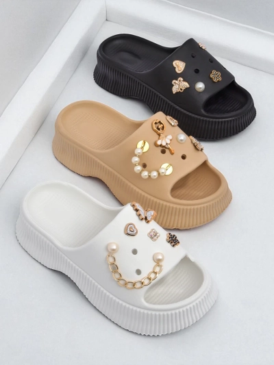 Royalfashion Sandale de damă din cauciuc cu ornamente Slash Glam