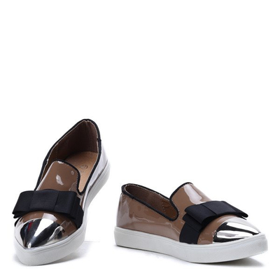 Alunecați-vă cu un deget de la picior lăcuit în Barbara-încălțăminte kaki