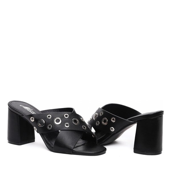 Czarne klapki na słupku Tresa - Obuwie