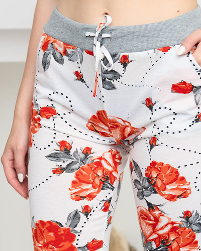 Pantaloni scurti de damă, lungi 3/4, florali, în alb și roșu MĂRIME PLUS - Îmbrăcăminte