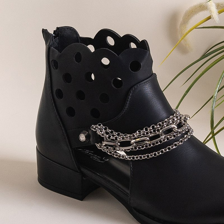 Ghete negre cu decupaje și lanțuri argintii Tierra - Încălțăminte