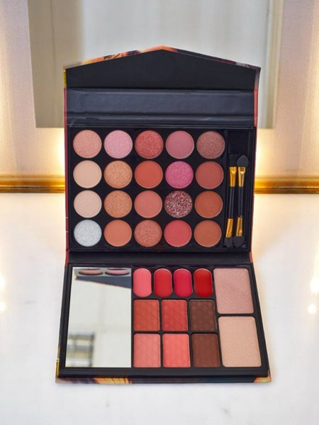 ANYLADY Paletă de machiaj compactă – farduri de ochi, contur, buze – 32 de nuanțe