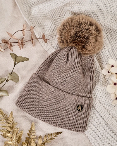 Căciulă de iarnă pentru femei de la Royalfashion cu pompon