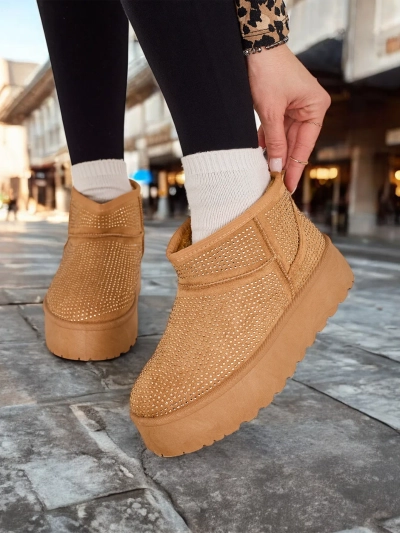 Royalfashion Cizme de zăpadă pentru femei Beige a'la UGGs Corob