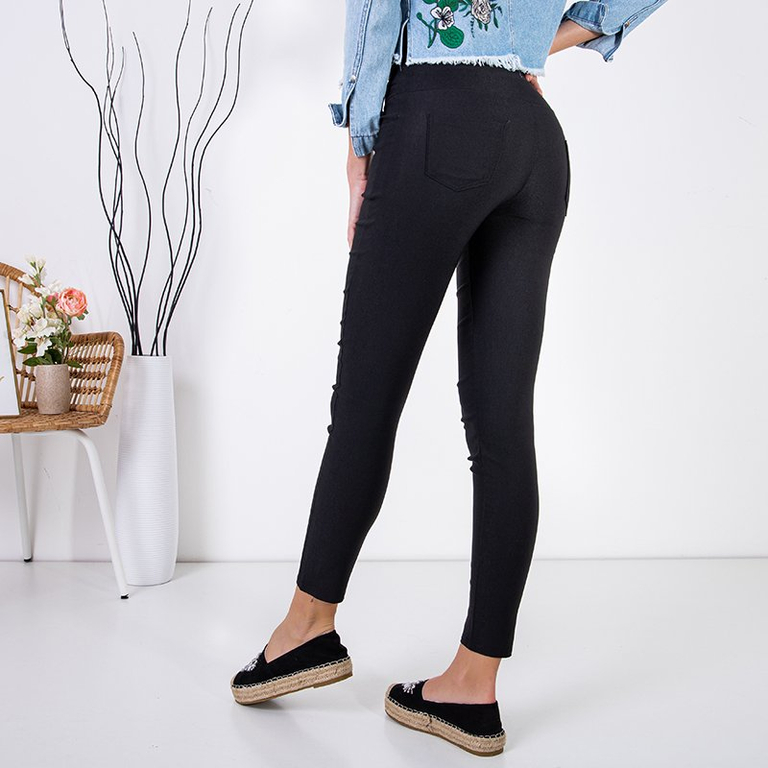 Femei negre cu decorațiuni - Îmbrăcăminte