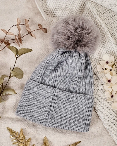 Căciulă de iarnă pentru femei Royalfashion cu pompon