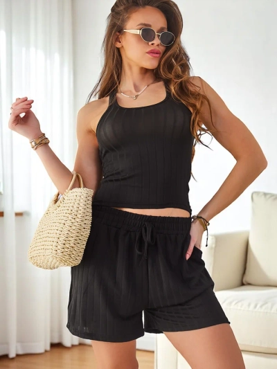 Set sportiv pentru femei Royalfashion format din două piese, cu pantaloni scurți și top.