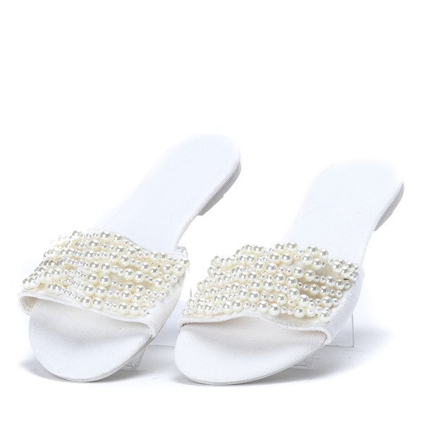 Białe klapki z koralikami Amely - Obuwie