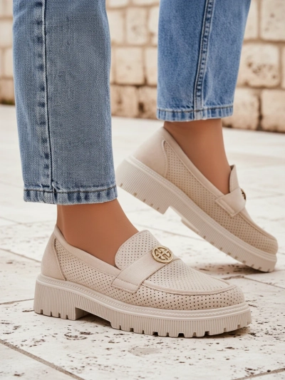 Loafers de damă Callista bej din piele ecologică de tip piele întoarsă pe talpă plată de 4 cm