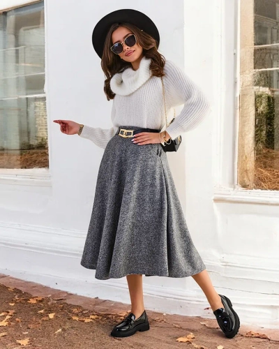 Fusta midi pentru femei Royalfashion
Fusta midi pentru femei fabricată dintr-un material moale. Modelul vine cu o curea. Baza perfectă pentru multe ținute unice! ATENȚIE: Precizia măsurătorii (+/-)