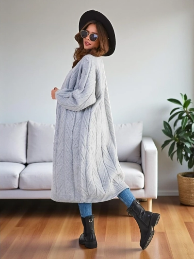 Pulover supradimensionat tricotat pentru femei Royalfashion
Pulover tricotat frumos pentru femei, realizat din material confortabil. Cardigan fără închidere și fără glugă. Un must-have pentru garderoba ta pentru a-ți completa stilizările de toamnă! NOTĂ: 