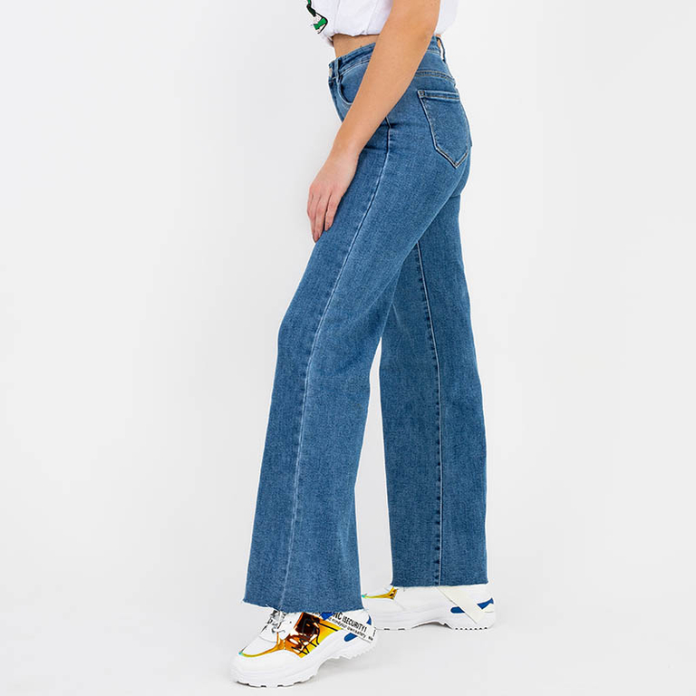 Blugi evazați pentru femei - Îmbrăcăminte