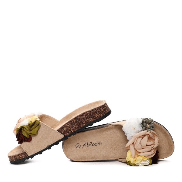 Beżowe klapki z kwiatkami Leslie- Obuwie