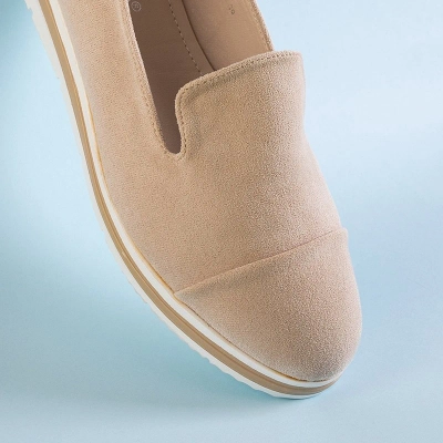 OUTLET Mocasini de femei bej pe pană mică Dardariel - Încălțăminte