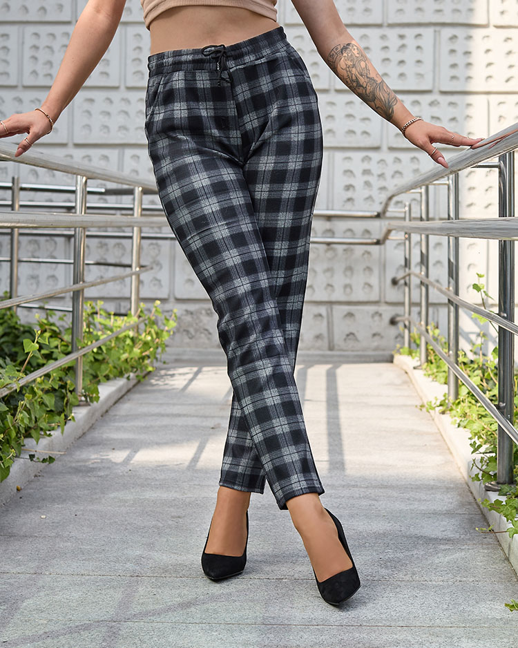 Royalfashion Pantaloni cu carouri gri din țesătură largă pentru femei negre