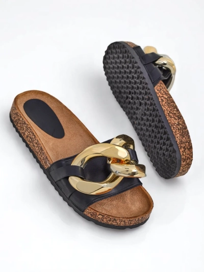 Royalfashion Sorte dameslippers med Sofig-dekoration