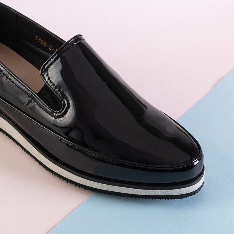 OUTLET Pantofii de dama lacuiti negri se incalta pe Menard-Shoes