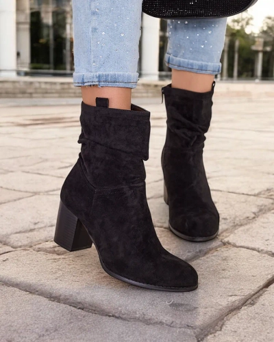 Bocanci pentru femei Royalfashion pe un suport Omiese