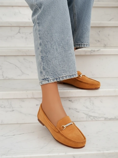 Mocasini Dama Camel Aurelia din Piele Întoarsă cu Ornament - Confort și Stil pe Toc Plat