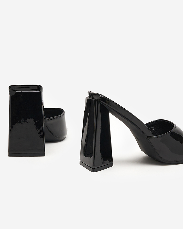 Sandale negre de damă pe un stâlp triunghiular mai înalt Kegita - Încălțăminte