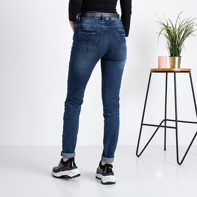 Pantaloni din denim de culoare albastru marin, cu o centură - Îmbrăcăminte