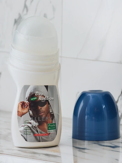 Deodorant-antiperspirant pentru bărbați cu aplicare roll-on 50 ml