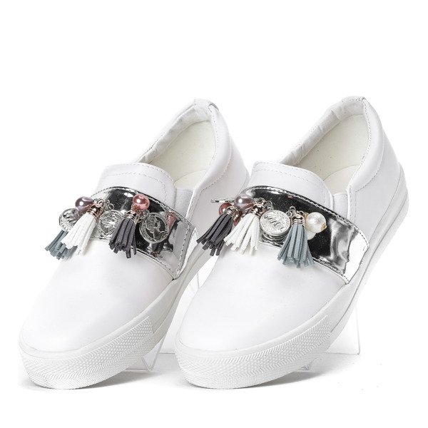 Biało-srebrne tenisówki slip on z zawieszkami Clarette - Obuwie
