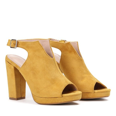 Żółte sandały z cholewką na słupku Benetta - Obuwie