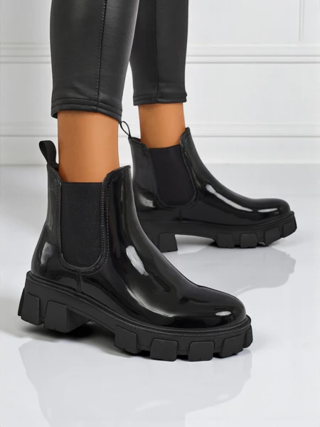 Royalfashion Botki na masywnej podeszwie z eko skóry lakierowanej Calista Weide