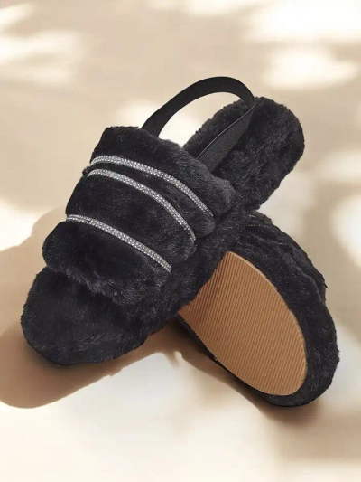 Pantofii de blană Royalfashion pentru femei cu strassuri Ferrems