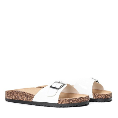 Białe lakowane klapki na korkowej podeszwie Domita - Obuwie