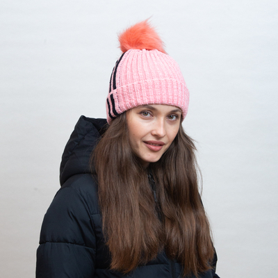 Căciulă izolată roz cu dungi albe și pompon - Accesorii