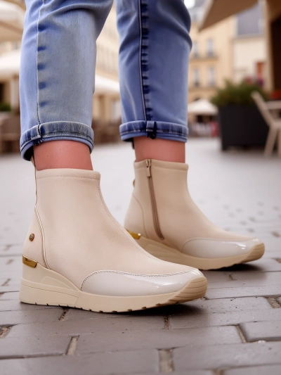 Botine Zarricos pentru femei pe toc wedge.