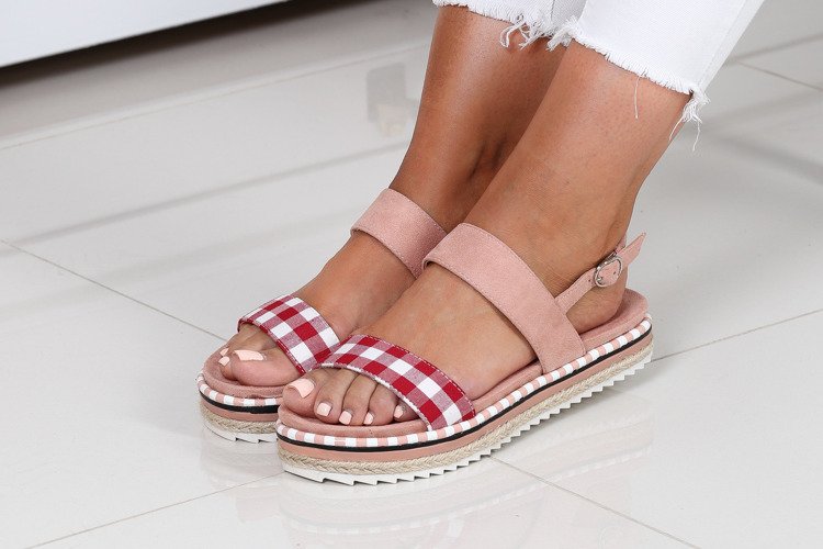 Różowe sandały z paskiem w kratkę- Obuwie