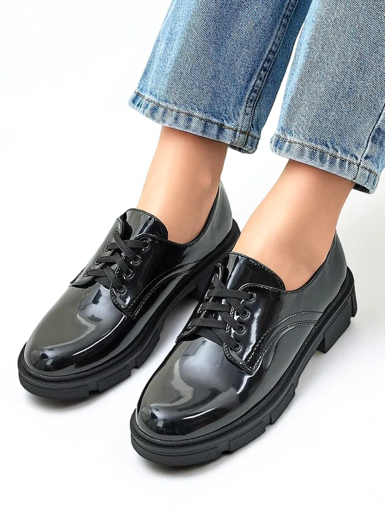 Royalfashion Pantofi din piele lacuită pentru femei Omey