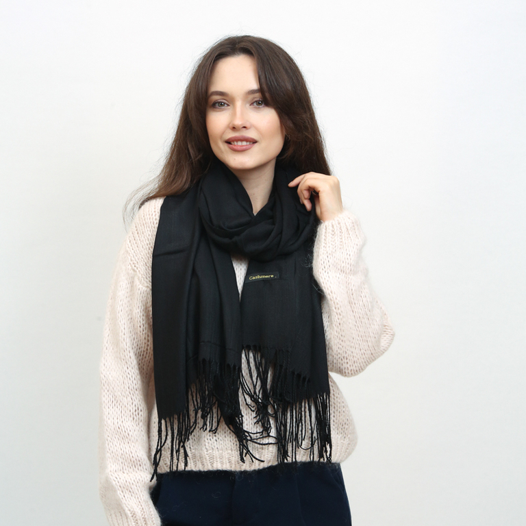 Eșarfă mare de damă neagră cu ciucure - Accesorii