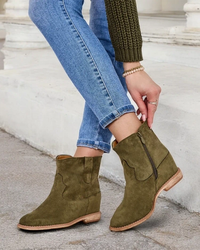 Cizme Royalfashion cu stil cowboy pe un toc acoperit cu platformă Patorias