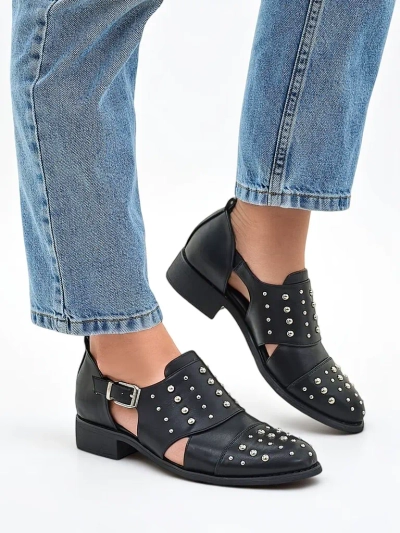 Pantofi pentru femei Royalfashion decorați cu decupaje și capse Azaldoes