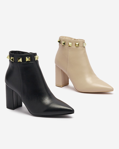 Cizme de damă bej decorate cu cuișoare Sertika - Încălțăminte