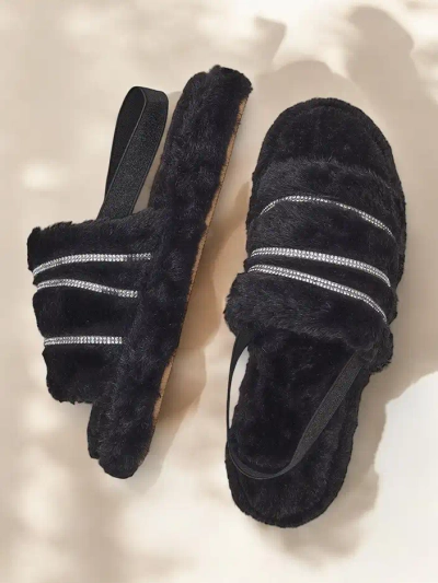 Pantofii de blană Royalfashion pentru femei cu strassuri Ferrems