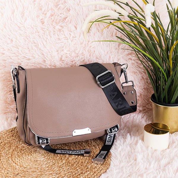 O mică geantă de mână maro pentru femei - Genți de mână